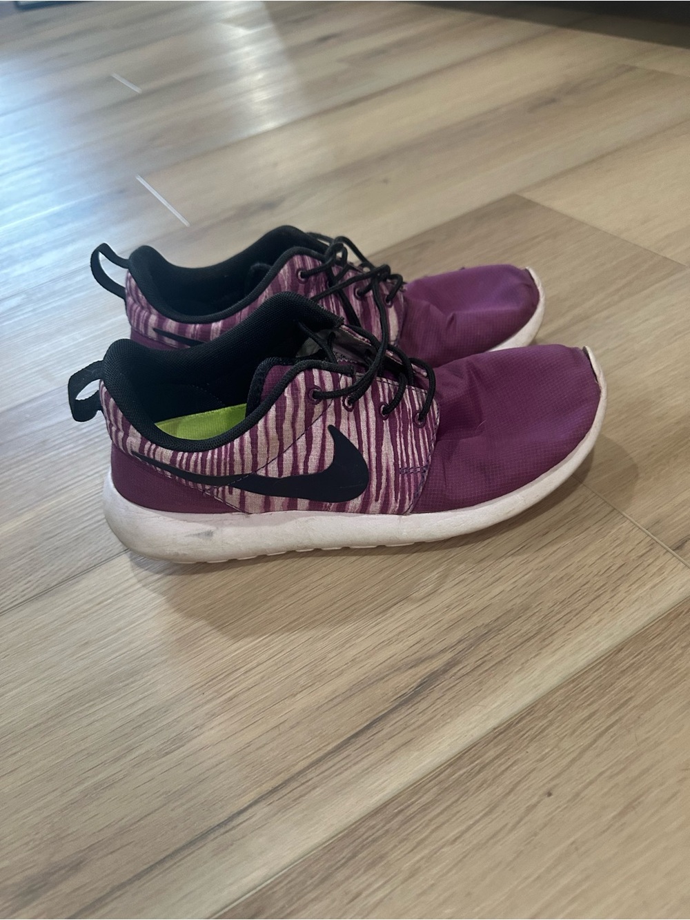 Nike Roshe Sneakers